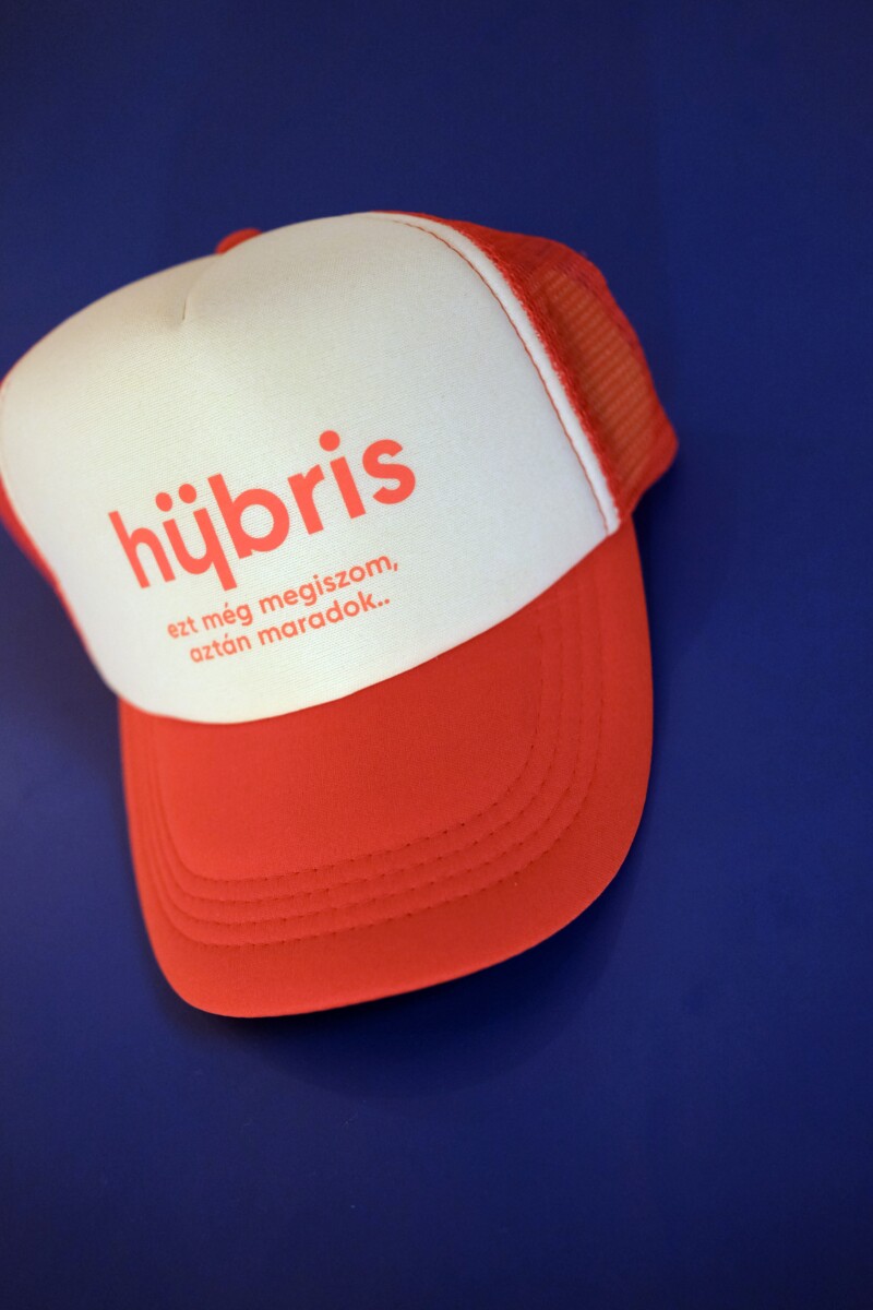 hübris sapka